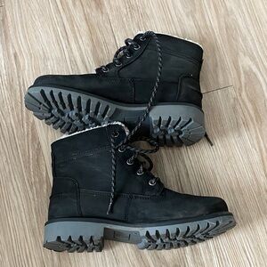 Women's Black Lace-Up Lug Sole Winter Ankle Boots